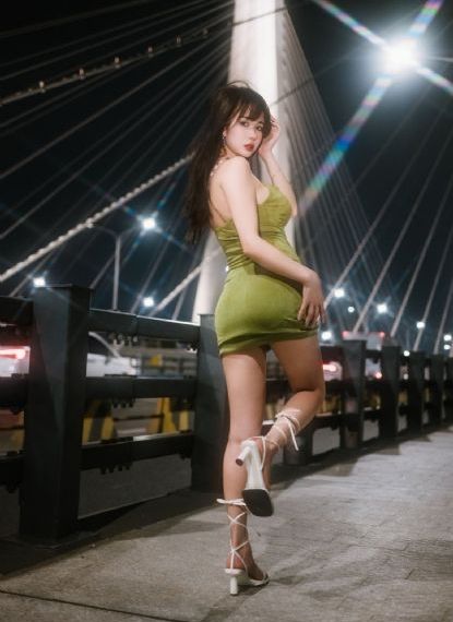 女的穿着各种军装丝袜的国产剧情_4K高清电影在线
